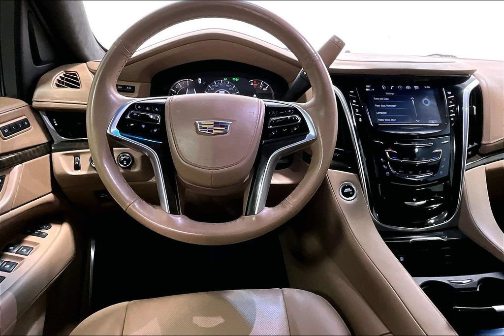 Used 2018 Cadillac Escalade Platinum AWD/4WD image 6