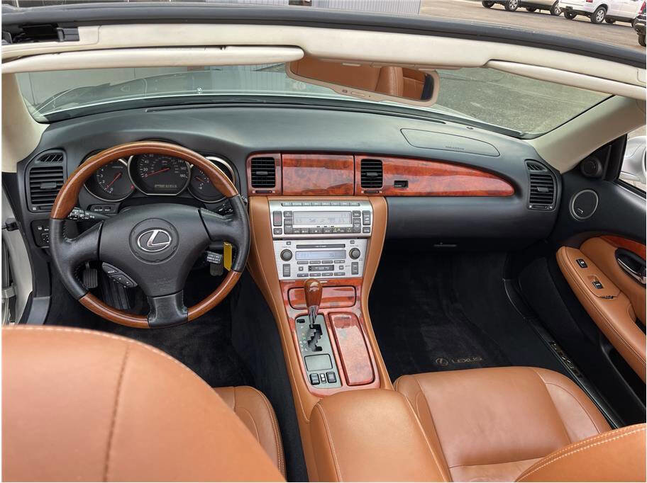 Used 2002 Lexus SC 430 Base 2dr Convertible image 12