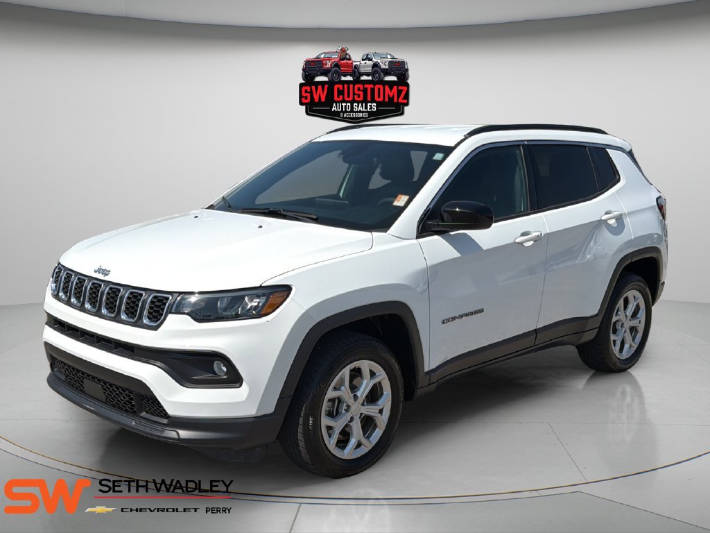 Used 2024 Jeep Compass Latitude AWD/4WD image 3