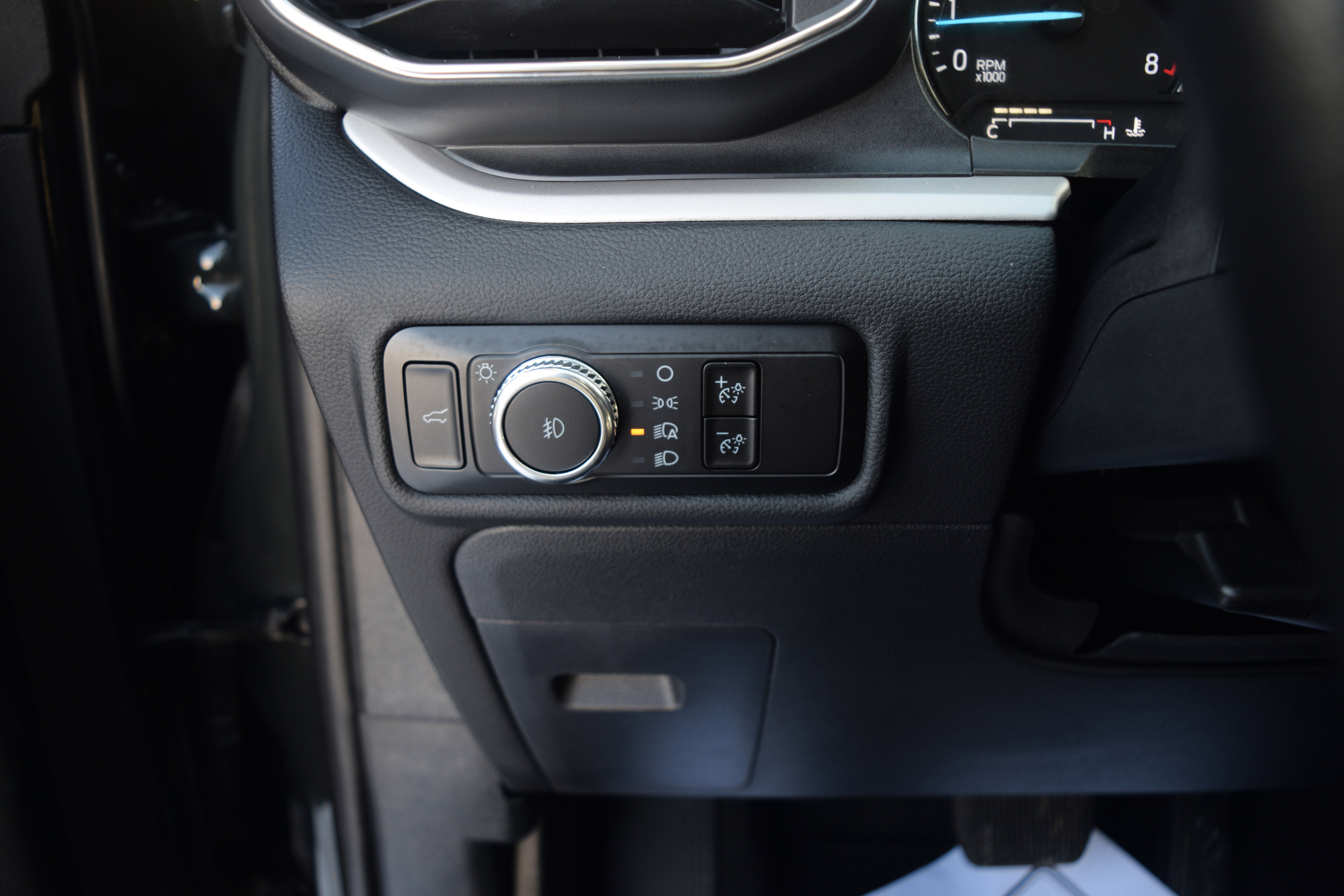 Used 2023 Ford Explorer XLT w/ Equipment Group 202A image 7