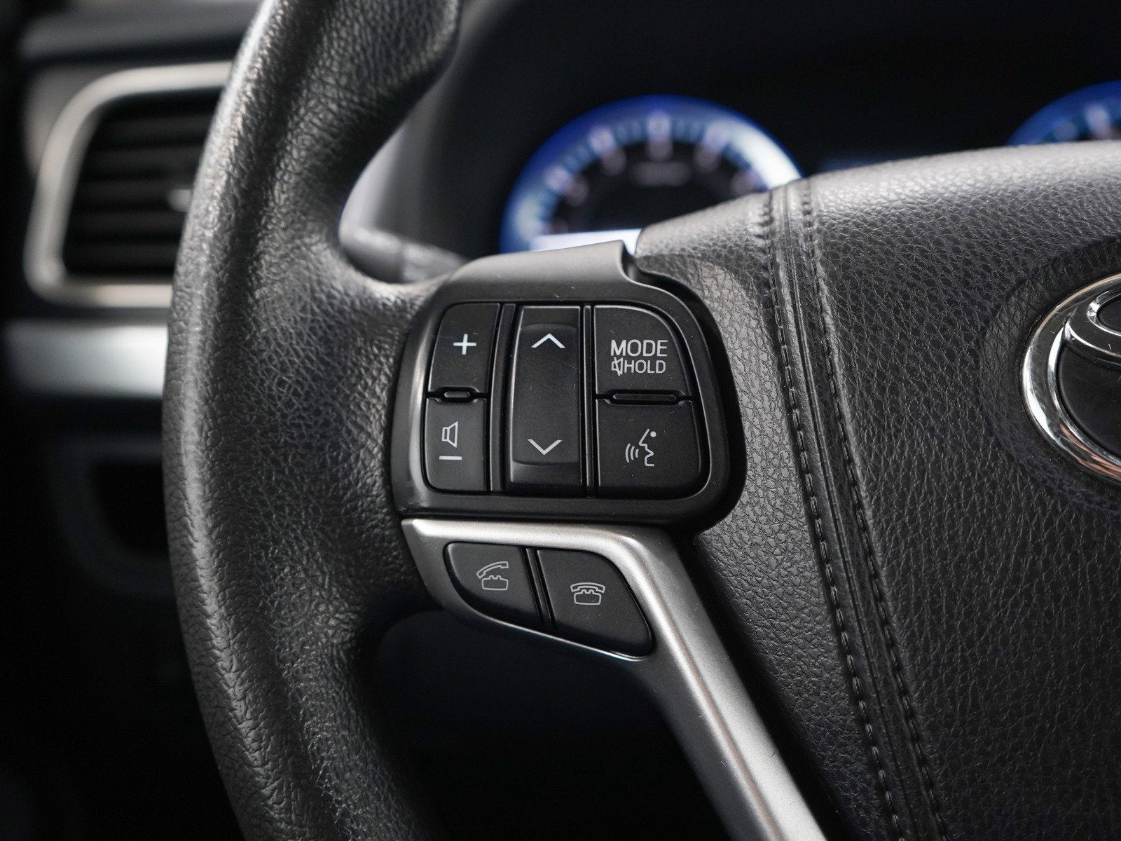 Used 2015 Toyota Highlander LE AWD/4WD image 28