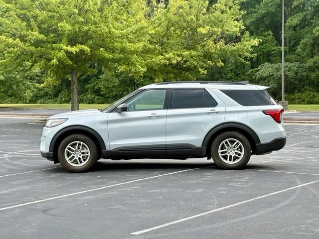 Used 2026 Ford Explorer Active w/ Active Comfort Package RWD image 3