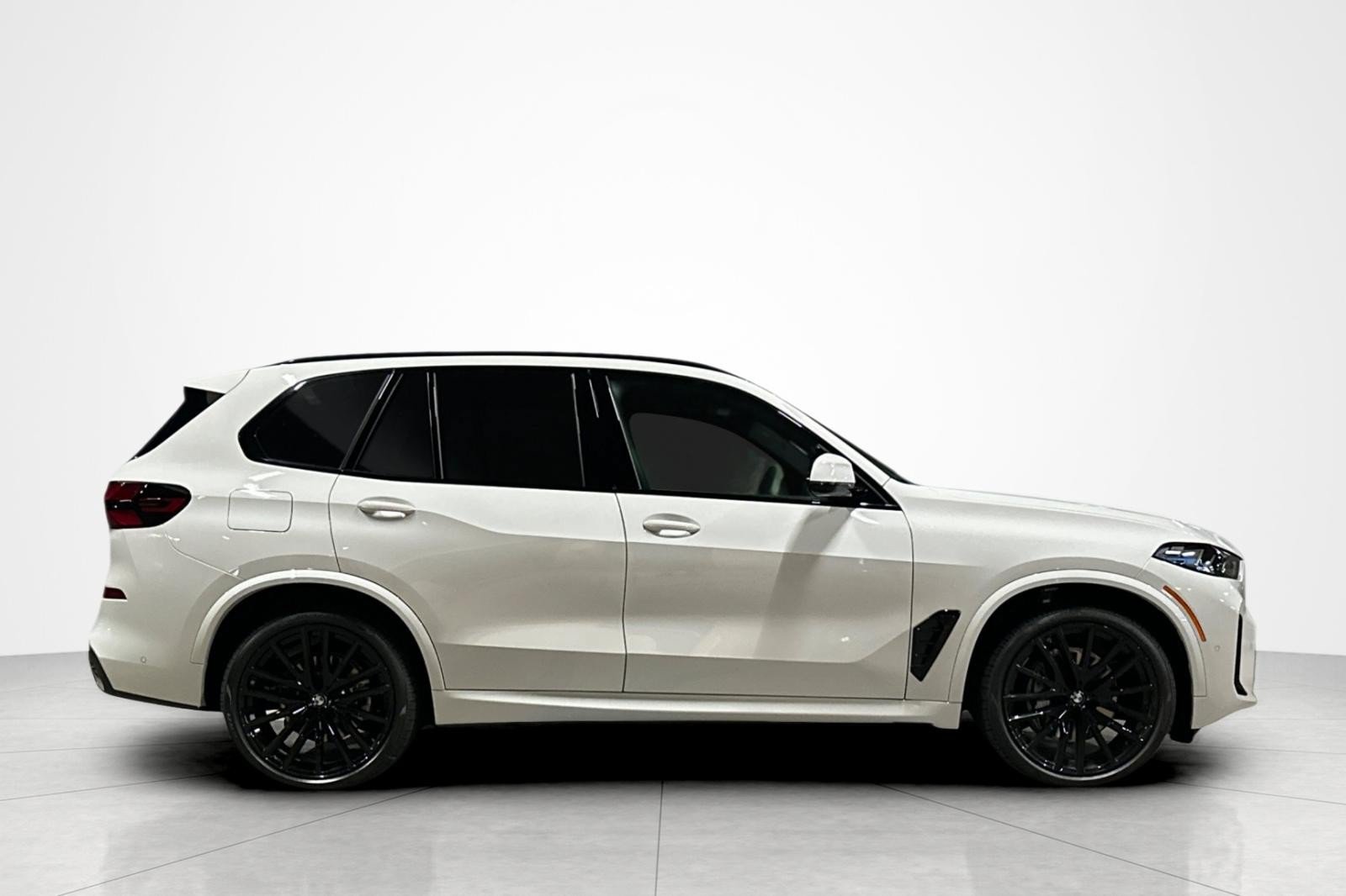 New 2026 BMW X5 xDrive40i w/ M Sport Package AWD/4WD image 6