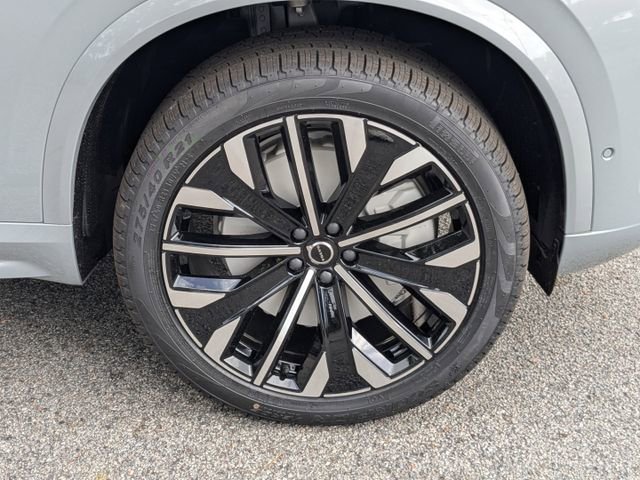 New 2025 Volvo XC90 T8 Plus w/ Protection Package Premier image 13