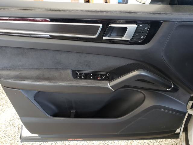 Used 2023 Porsche Cayenne GTS AWD/4WD image 11