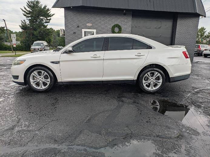 Used 2014 Ford Taurus SEL FWD image 2