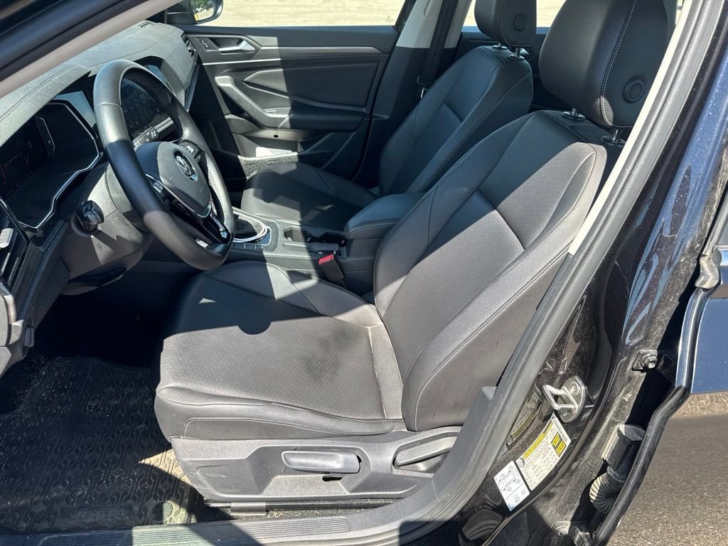 Used 2019 Volkswagen Jetta SEL w/ Cold Weather Package FWD image 16