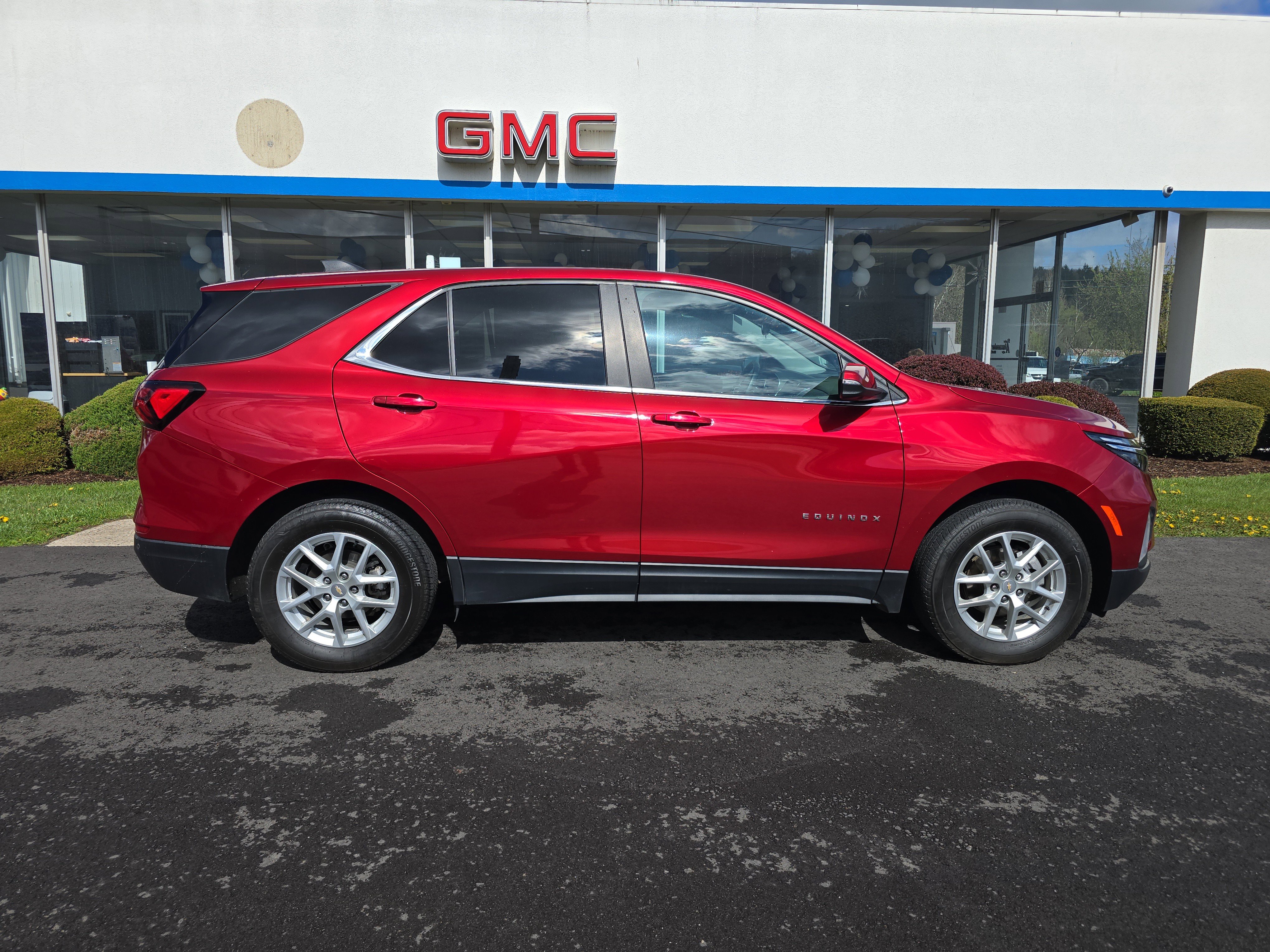 Used 2023 Chevrolet Equinox LT AWD/4WD image 2