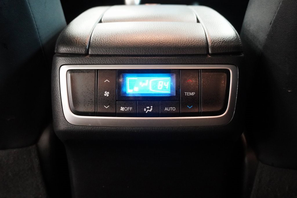 Used 2019 Toyota Highlander SE image 25