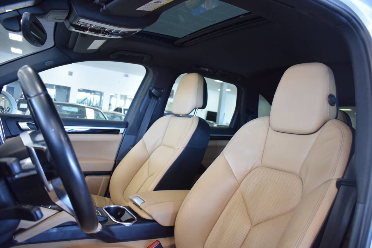 Used 2016 Porsche Cayenne image 24