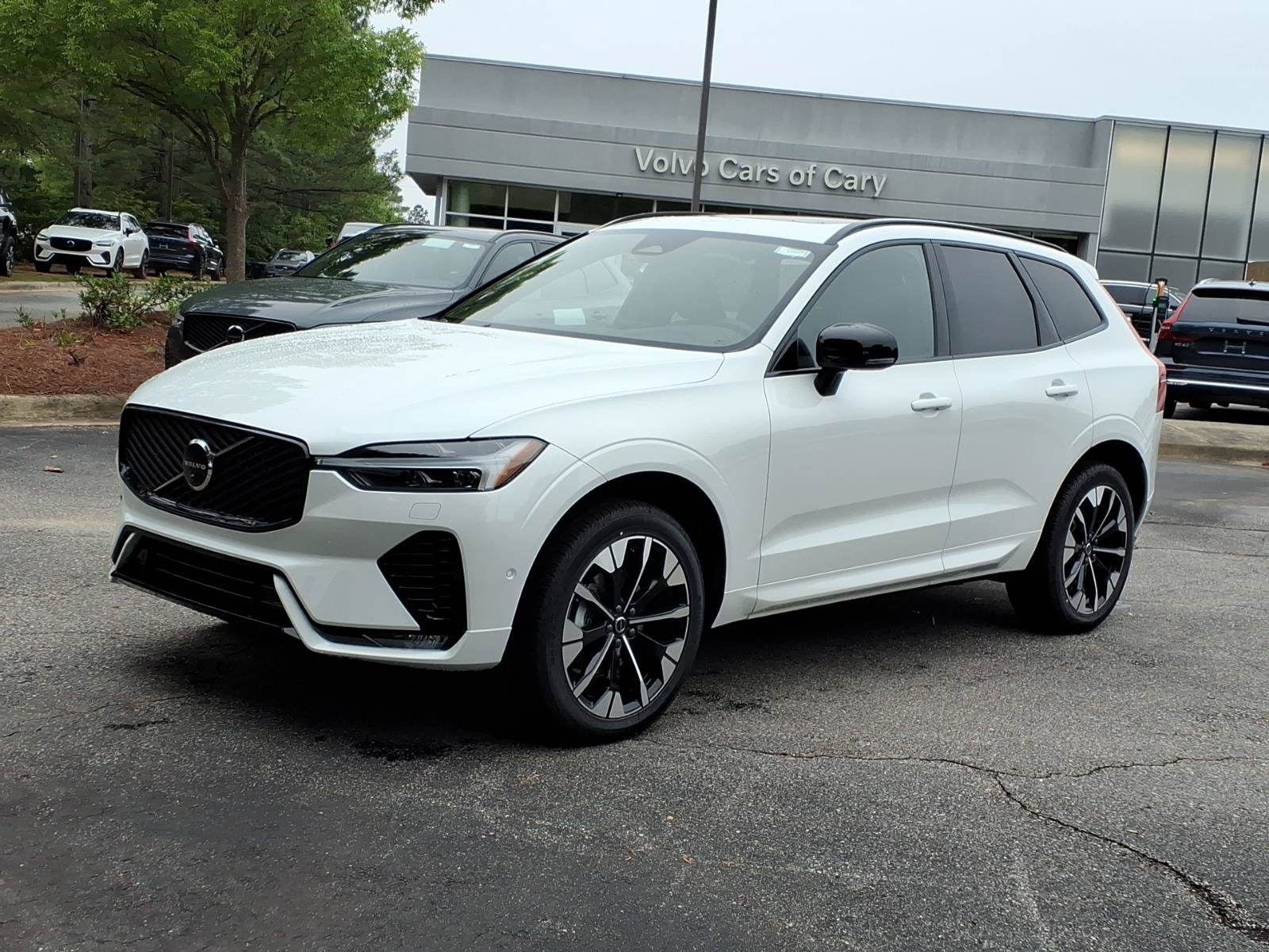 New 2026 Volvo XC60 B5 Plus w/ Protection Package Premier AWD/4WD image 7