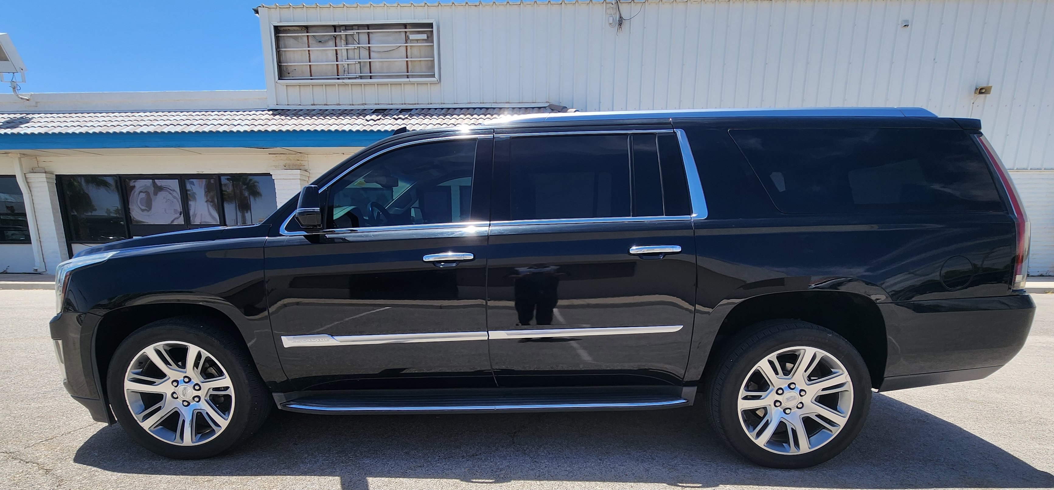 Used 2016 Cadillac Escalade ESV Luxury AWD/4WD image 8