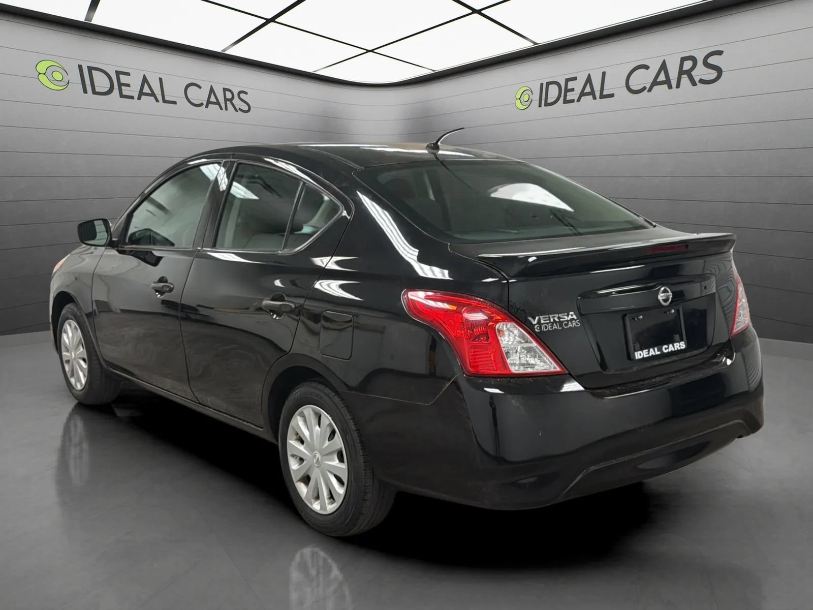 Used 2018 Nissan Versa S Plus FWD image 7