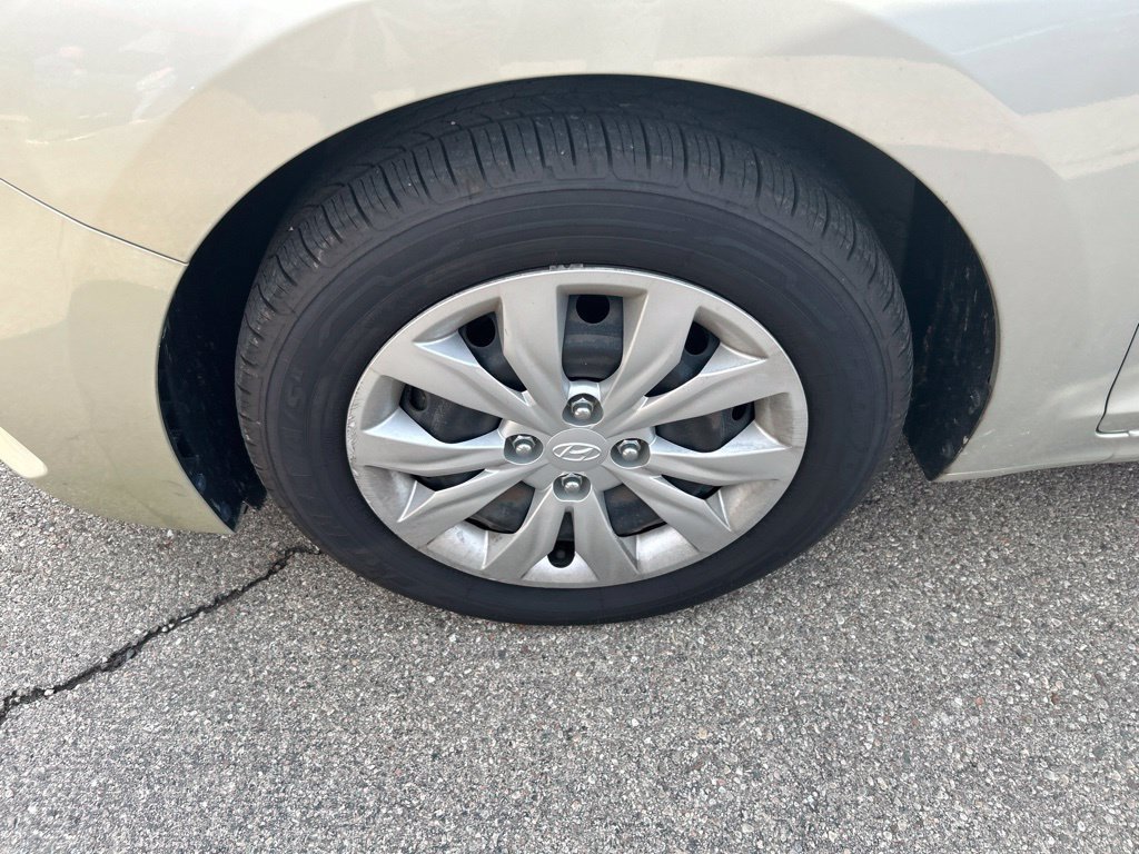 Used 2019 Hyundai Accent SE FWD image 3