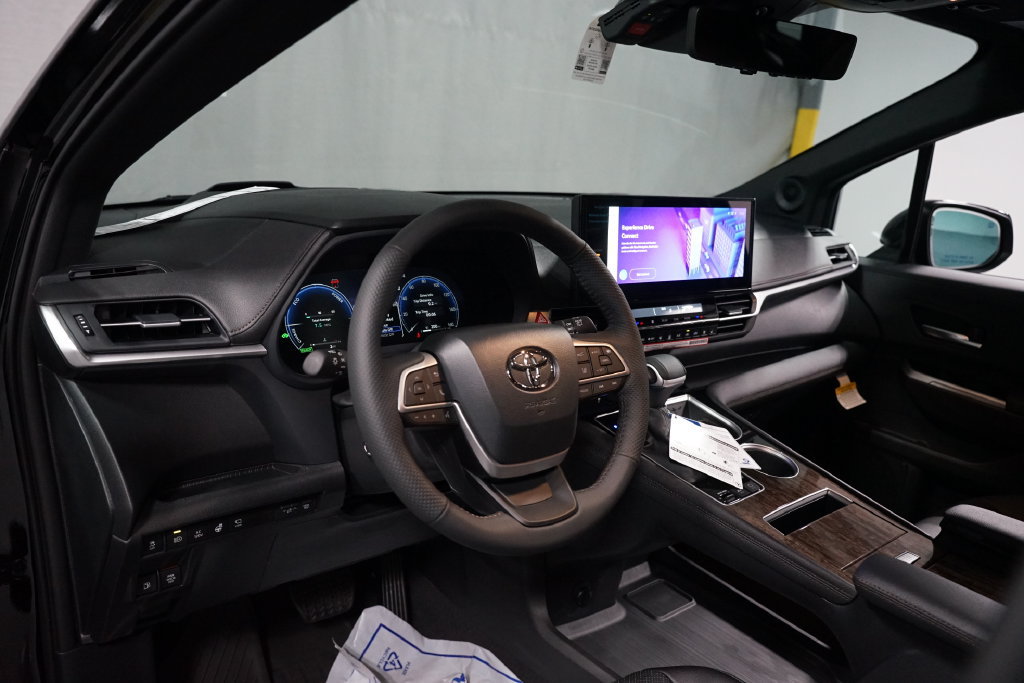 New 2026 Toyota Sienna Platinum AWD/4WD image 11