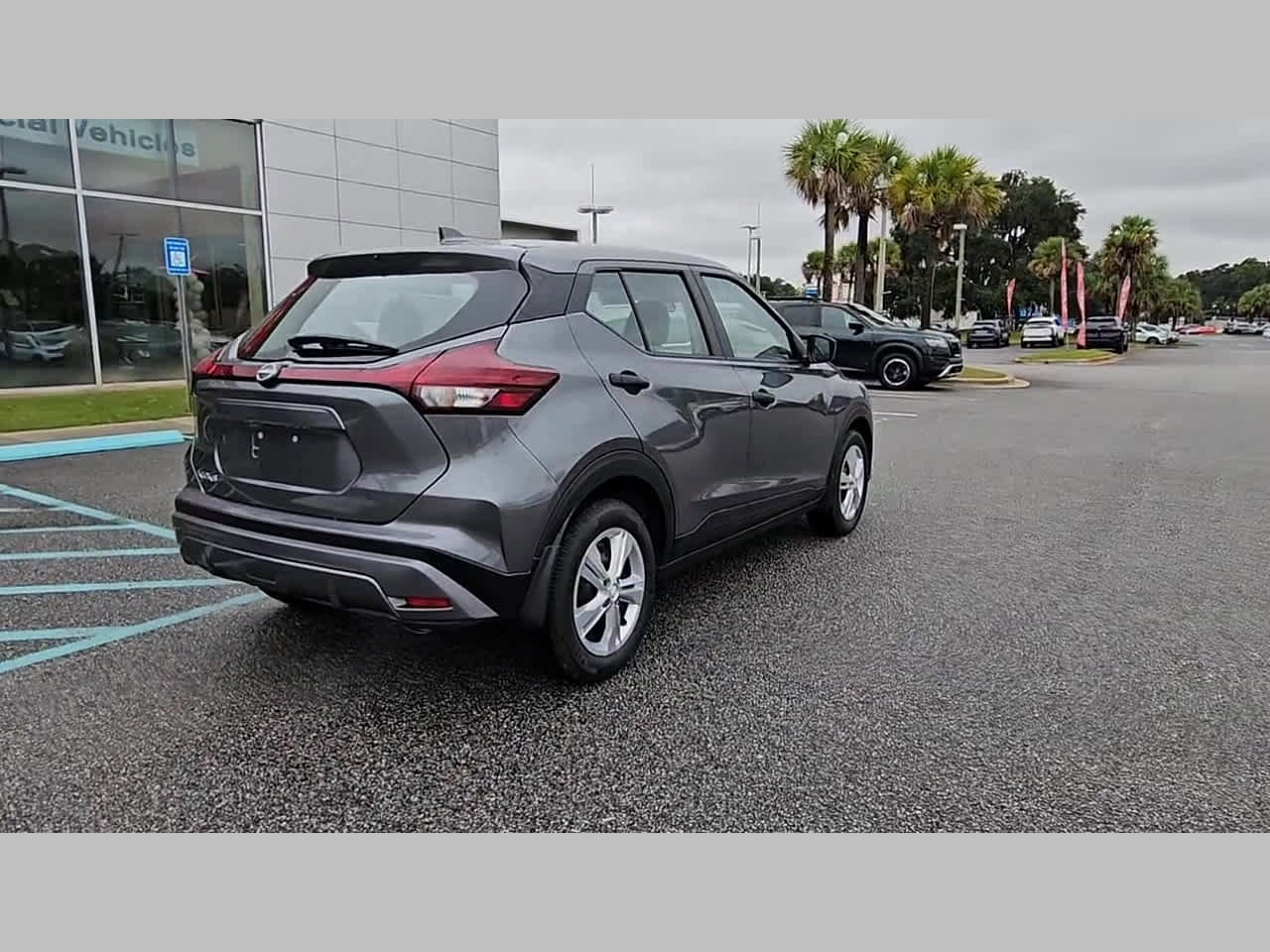 New 2025 Nissan Kicks Play S image 31