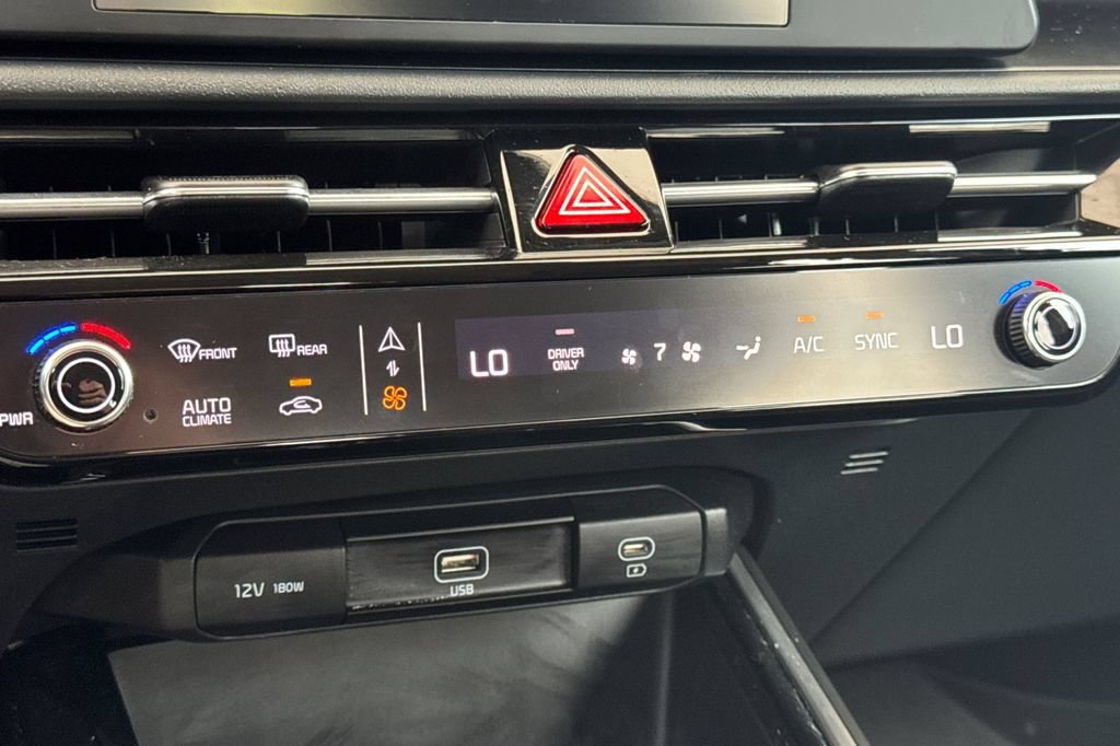 Used 2024 Kia Niro LX FWD image 21