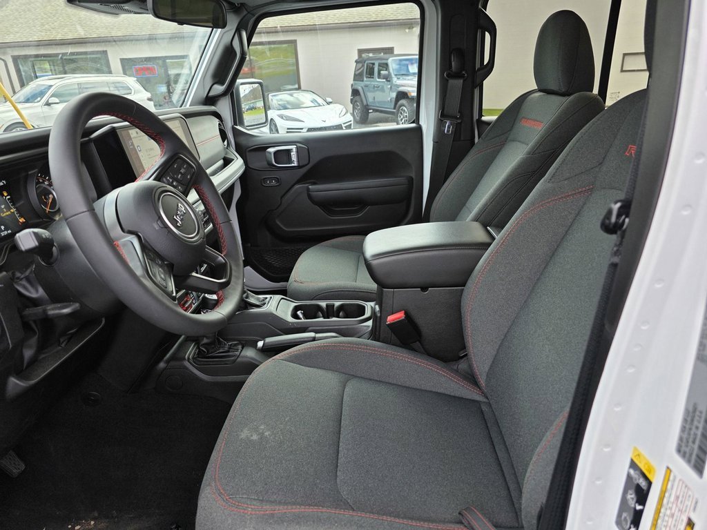 Used 2025 Jeep Wrangler Unlimited Rubicon image 23