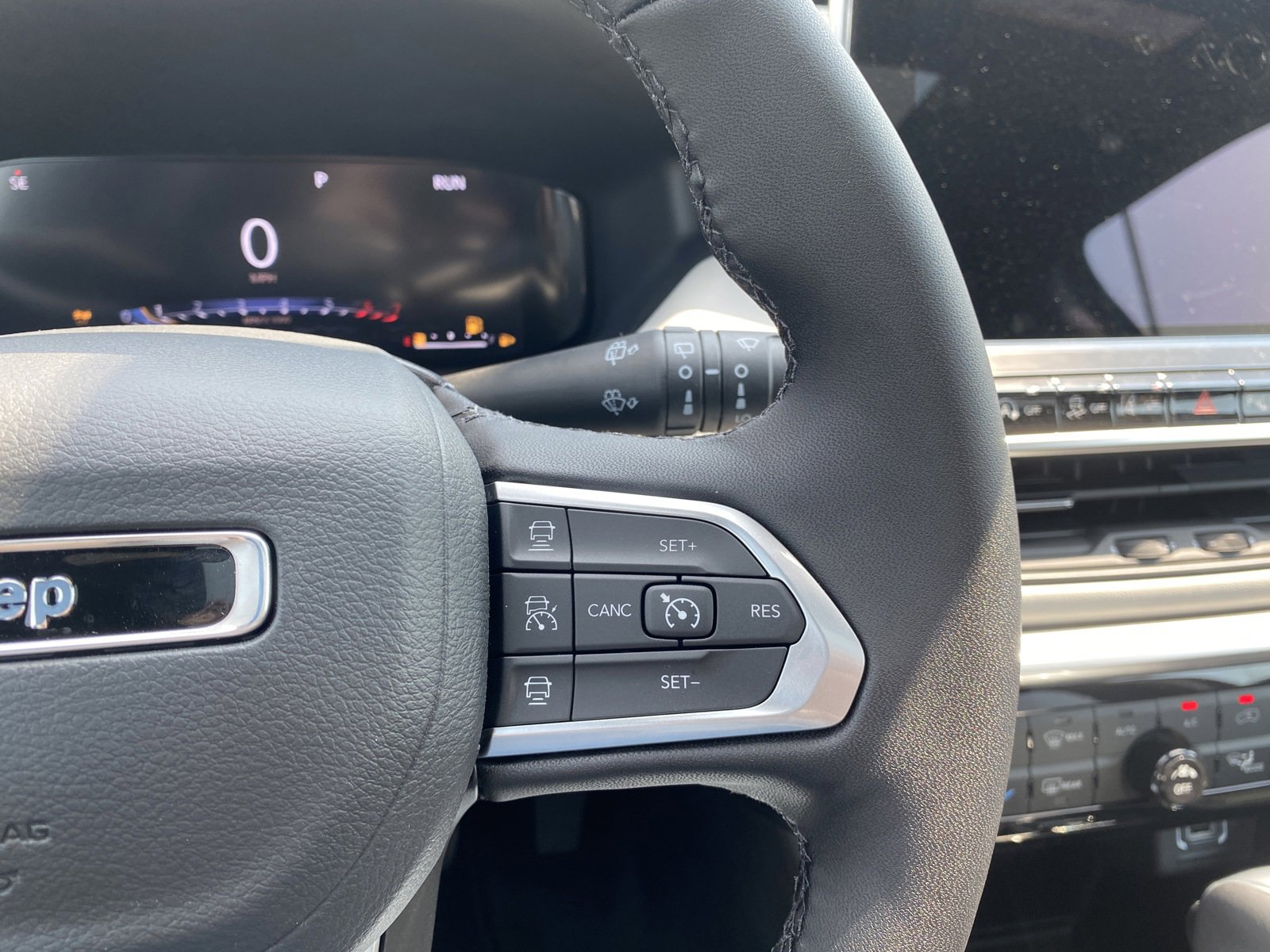 New 2024 Jeep Compass Limited w/ Elite Group AWD/4WD image 24