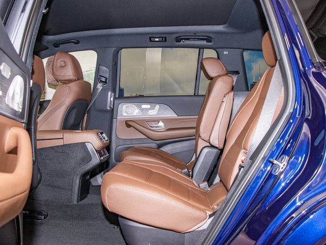 Used 2025 Mercedes-Benz GLS 580 4MATIC image 23