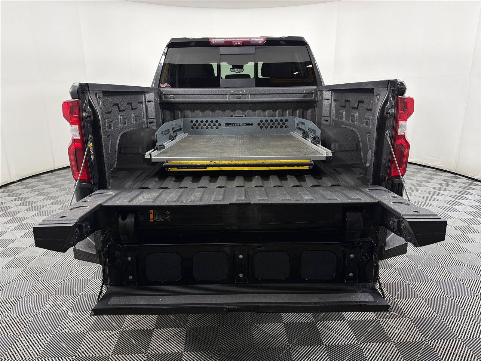Used 2022 Chevrolet Silverado 1500 LTZ w/ LTZ Premium Package AWD/4WD image 17