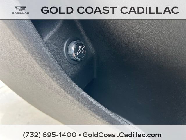 Used 2024 Cadillac XT4 Luxury w/ Cold Weather Package FWD image 18
