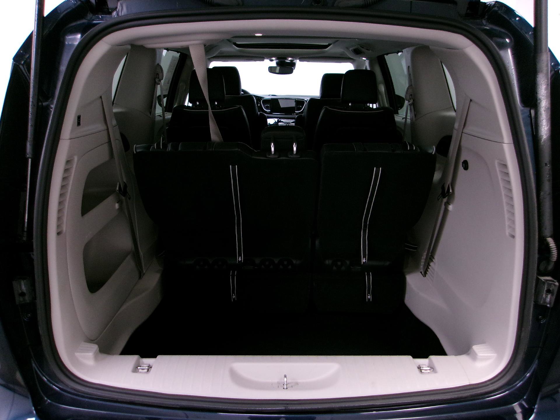 Used 2024 Chrysler Pacifica Limited image 15