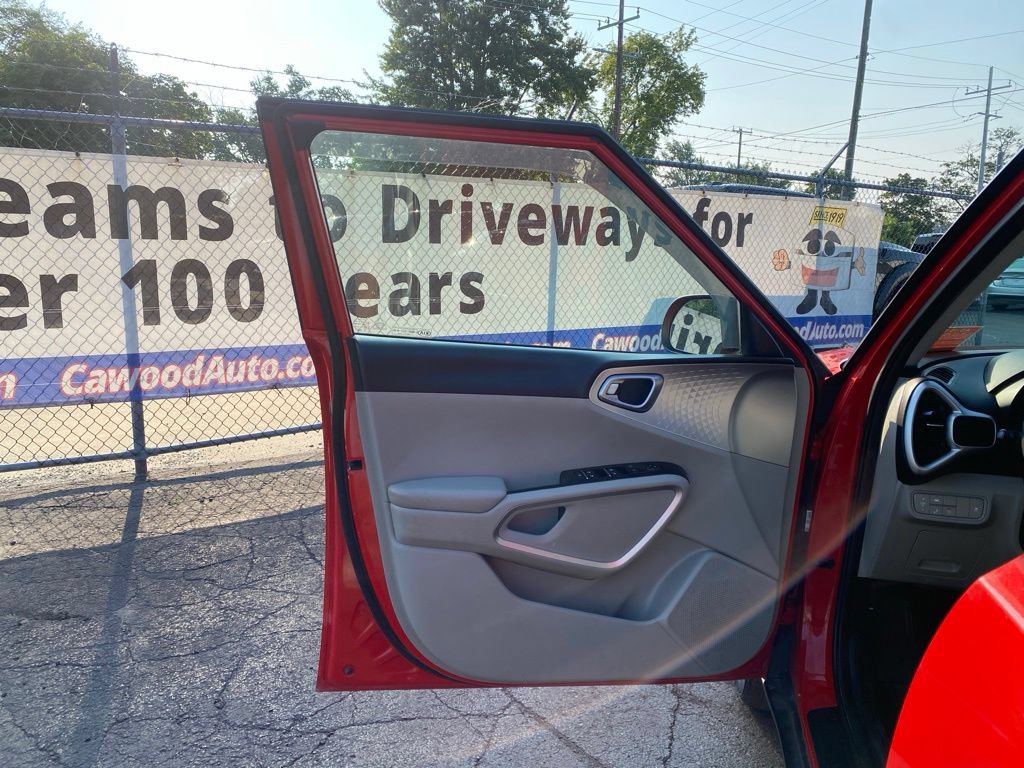 Used 2022 Kia Soul LX w/ Technology Package FWD image 11