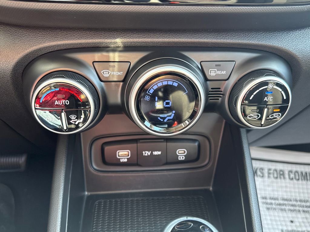 Used 2025 Hyundai Venue SEL image 31