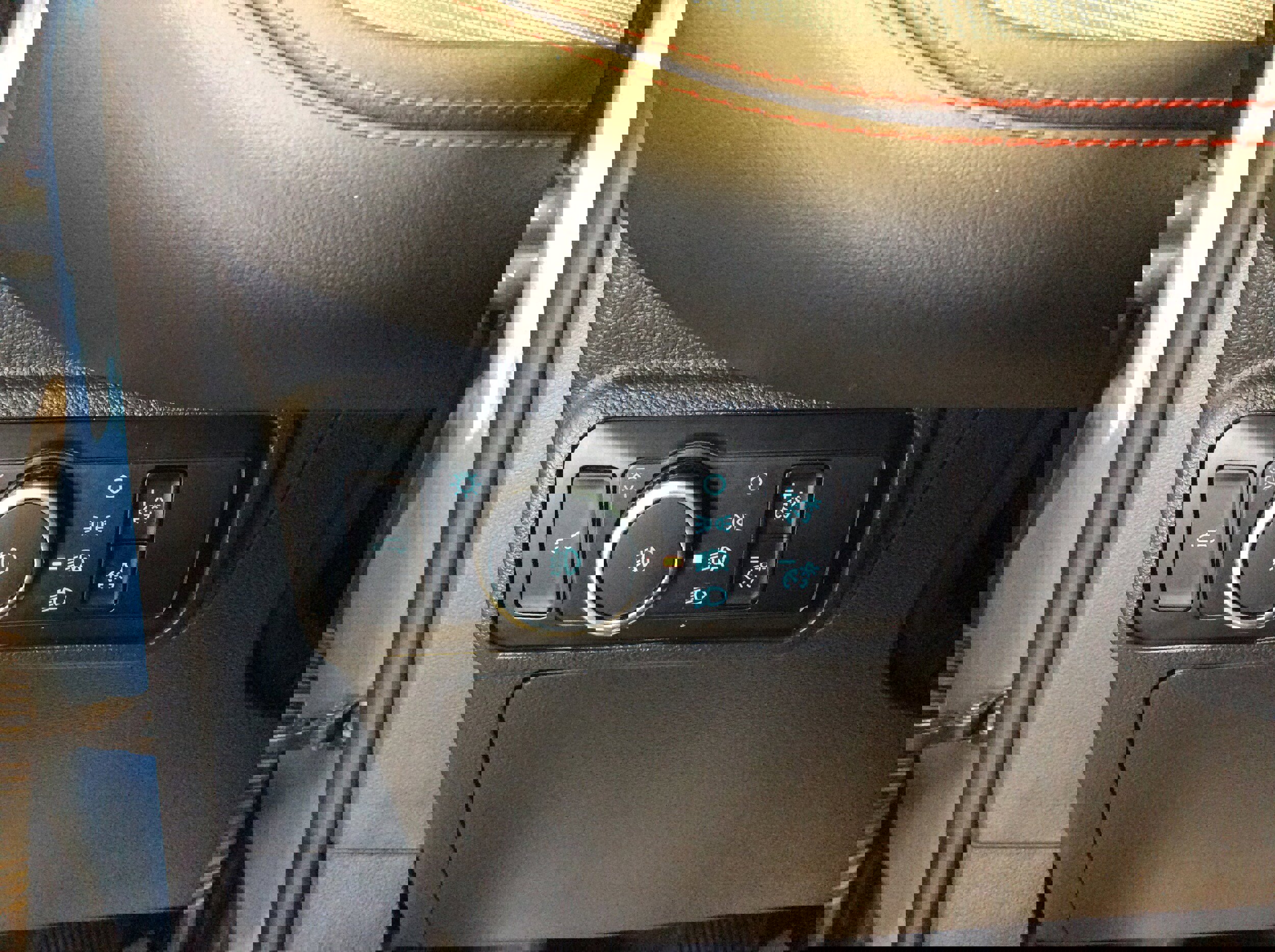 Used 2025 Ford Explorer ST-Line image 19