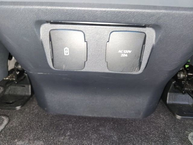 Used 2025 Ford F150 Lariat w/ Equipment Group 501A Mid image 27