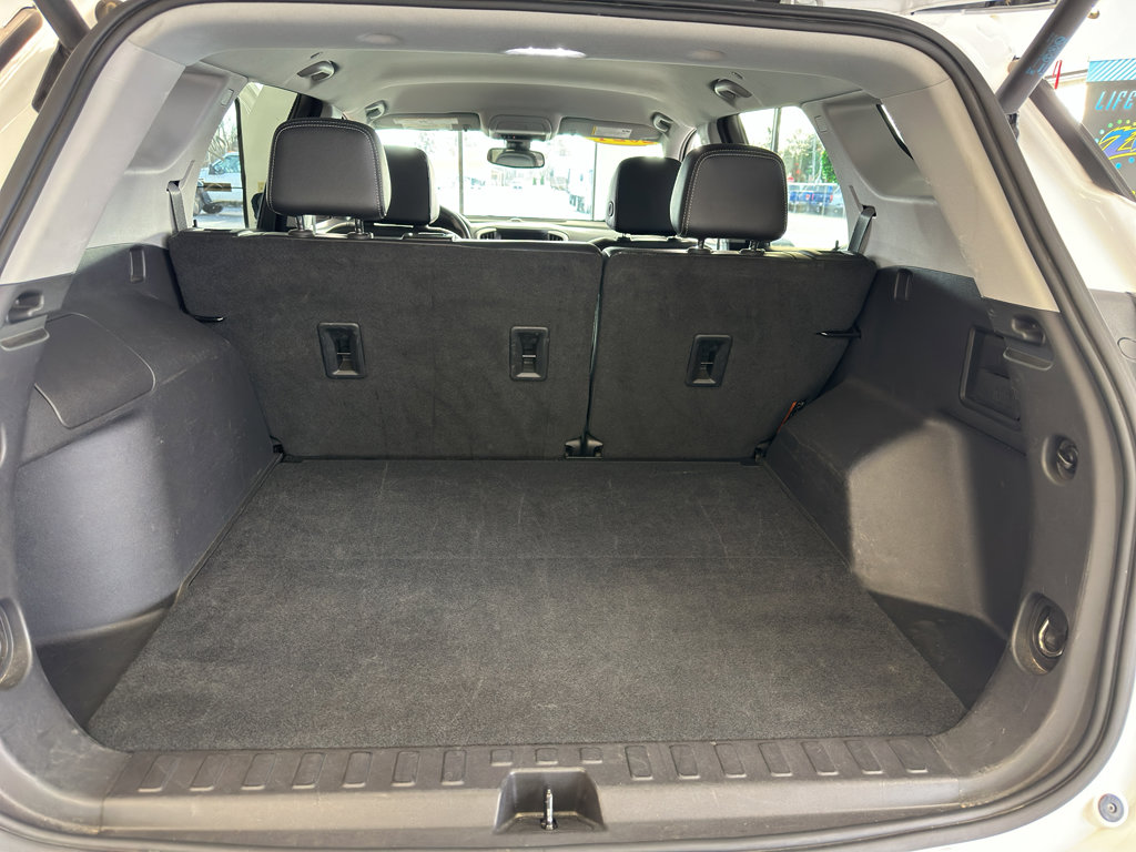 Used 2024 GMC Terrain SLT image 10