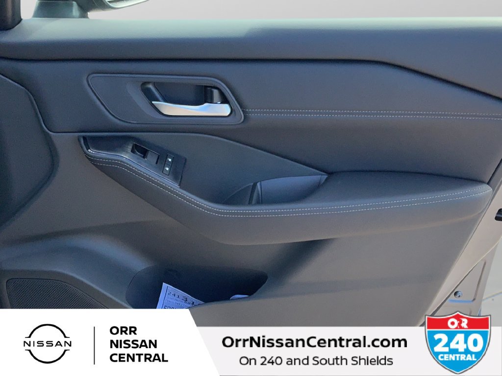 New 2027 Nissan Rogue Dark Armor FWD image 10