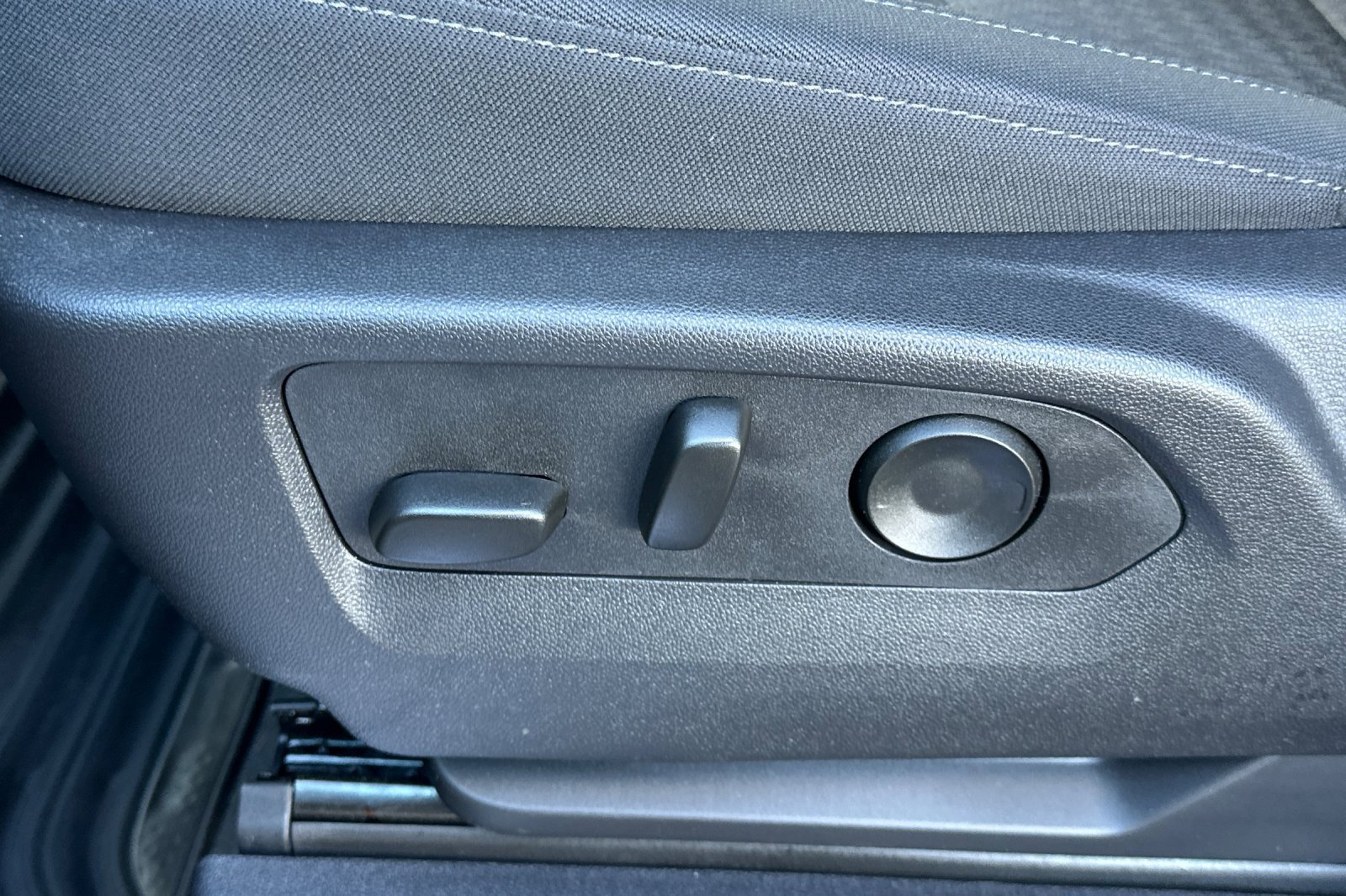 Used 2025 Chevrolet Silverado 1500 LT image 14