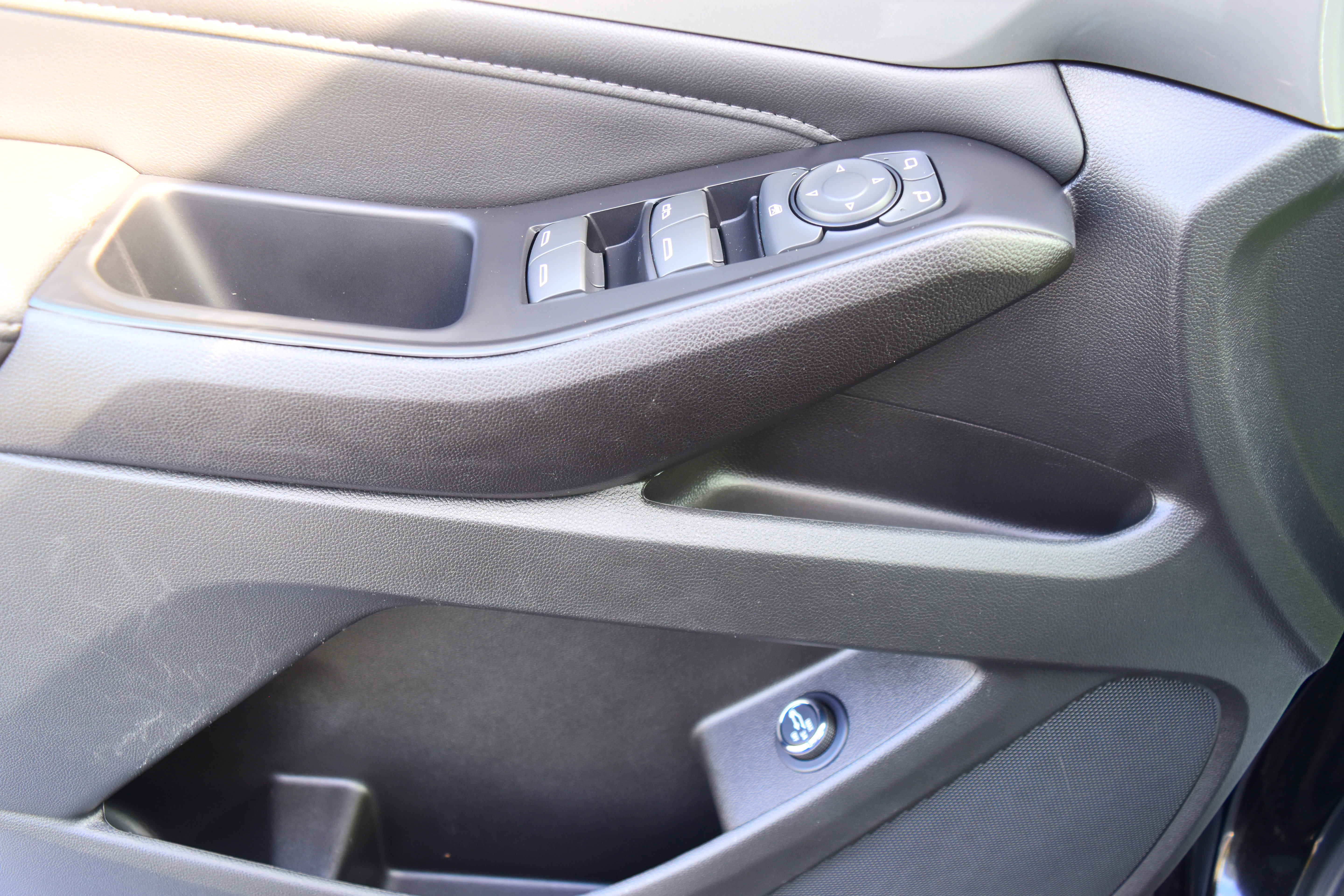 Used 2023 Chevrolet Traverse LT w/ Rear Camera Mirror Package image 16