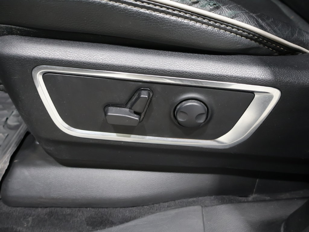 Used 2025 RAM 1500 Laramie AWD/4WD image 12