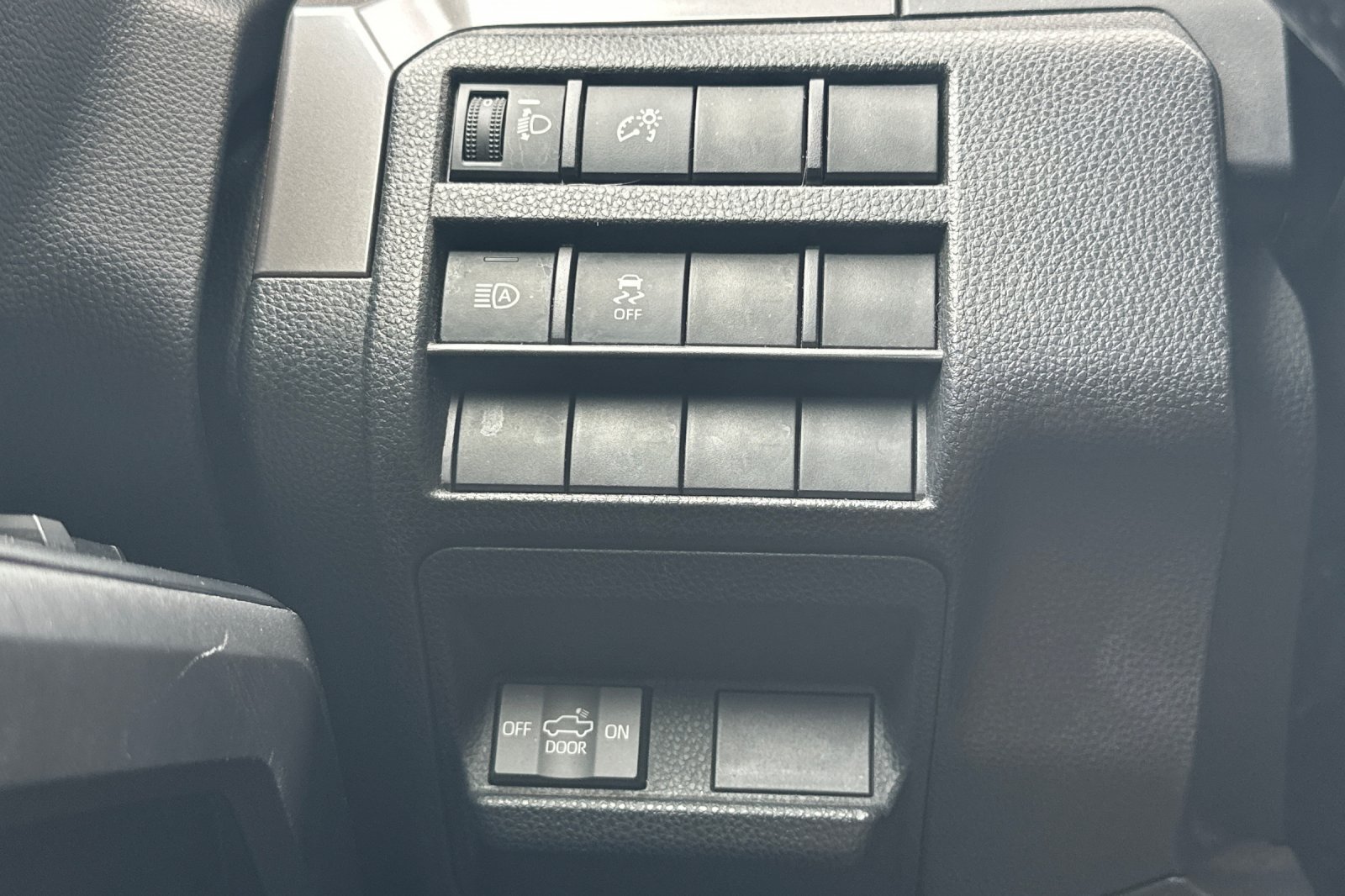 Used 2024 Toyota Tacoma SR5 AWD/4WD image 34