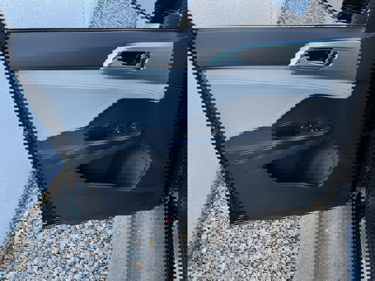 Used 2025 Volkswagen Taos SE image 13