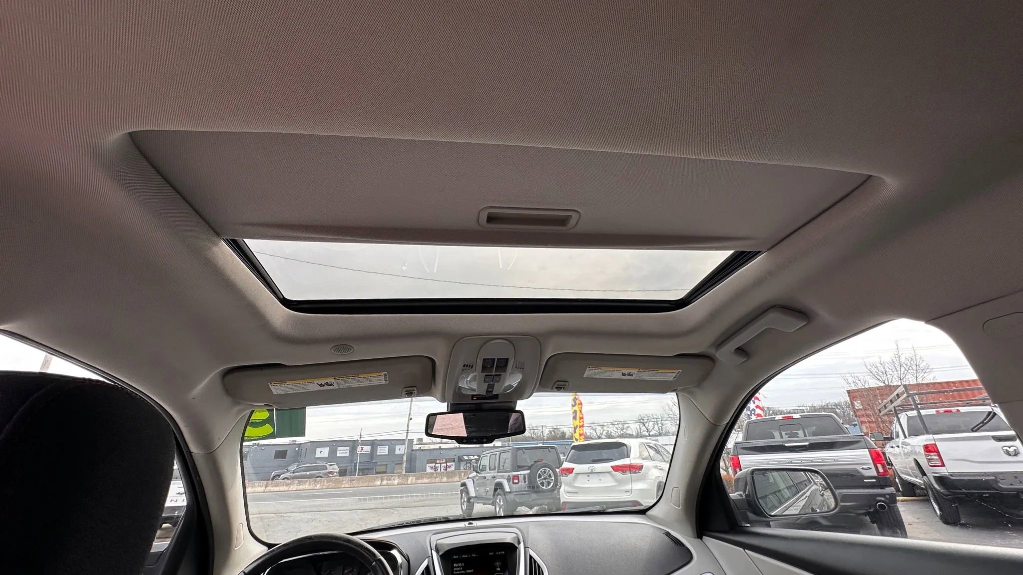 Used 2015 GMC Terrain SLE image 16