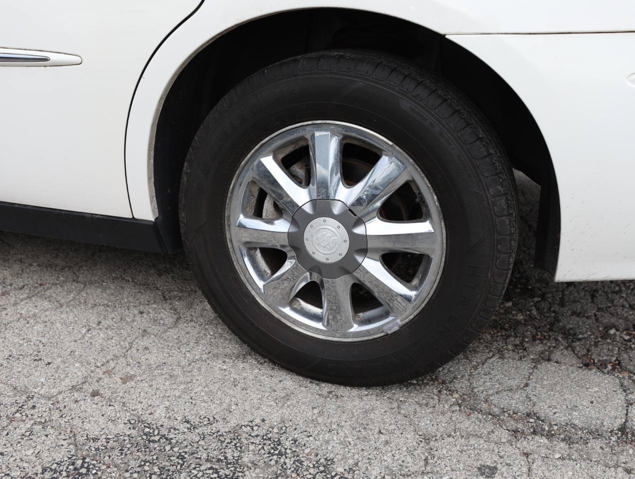 Used 2007 Buick LaCrosse CX w/ Chrome Enhancement Package FWD image 9