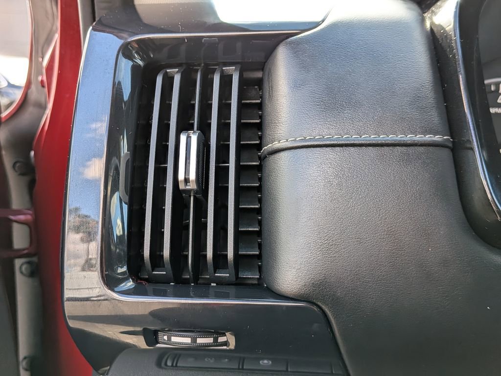 Used 2022 Nissan Pathfinder SV w/ SV Black Package image 21