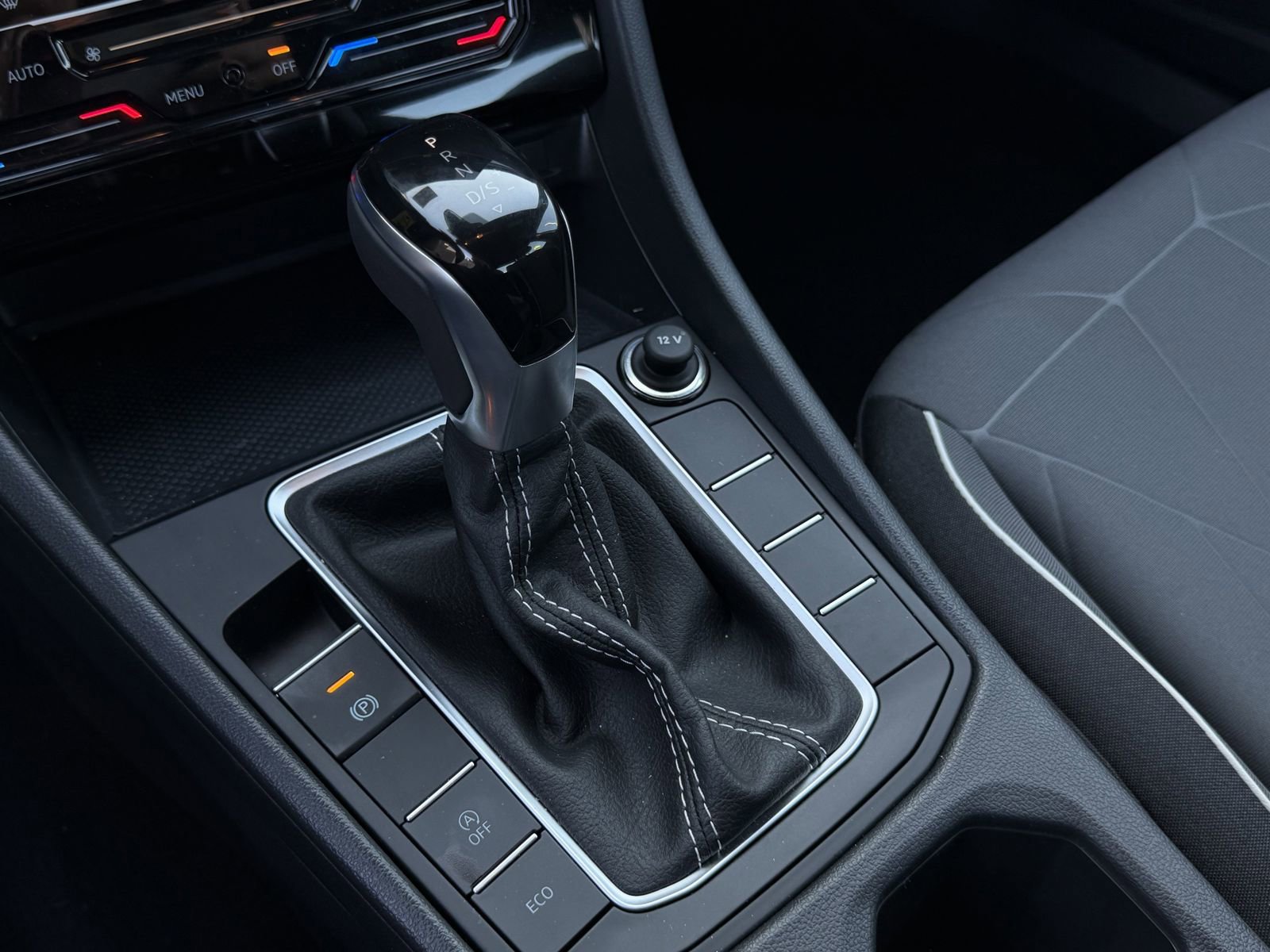 Used 2025 Volkswagen Jetta Sport image 17