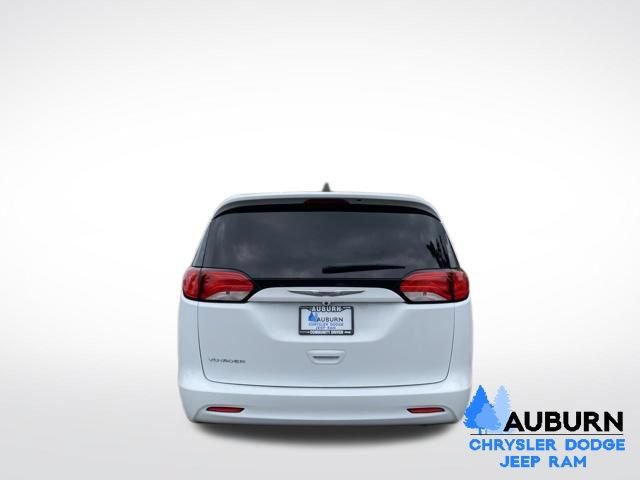 Used 2021 Chrysler Voyager L FWD image 6