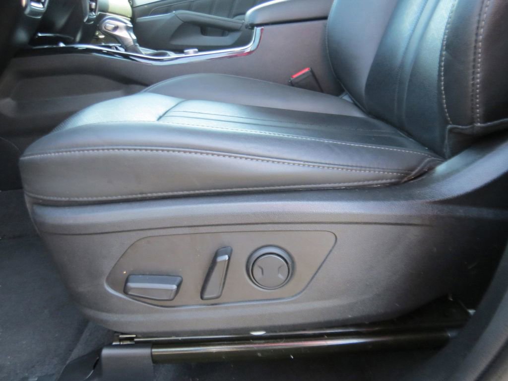 Used 2023 Kia Sorento SX image 18