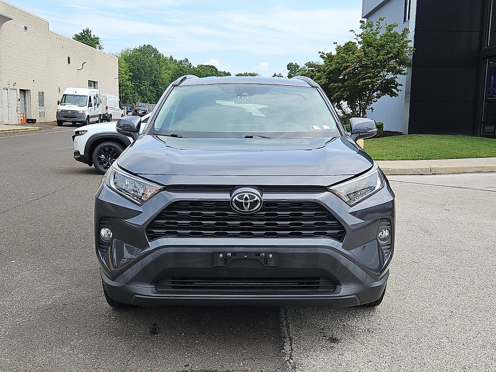 Used 2021 Toyota RAV4 XLE AWD/4WD image 2