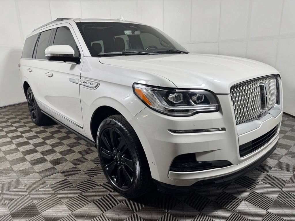 Used 2024 Lincoln Navigator Reserve w/ Monochromatic Package AWD/4WD image 7