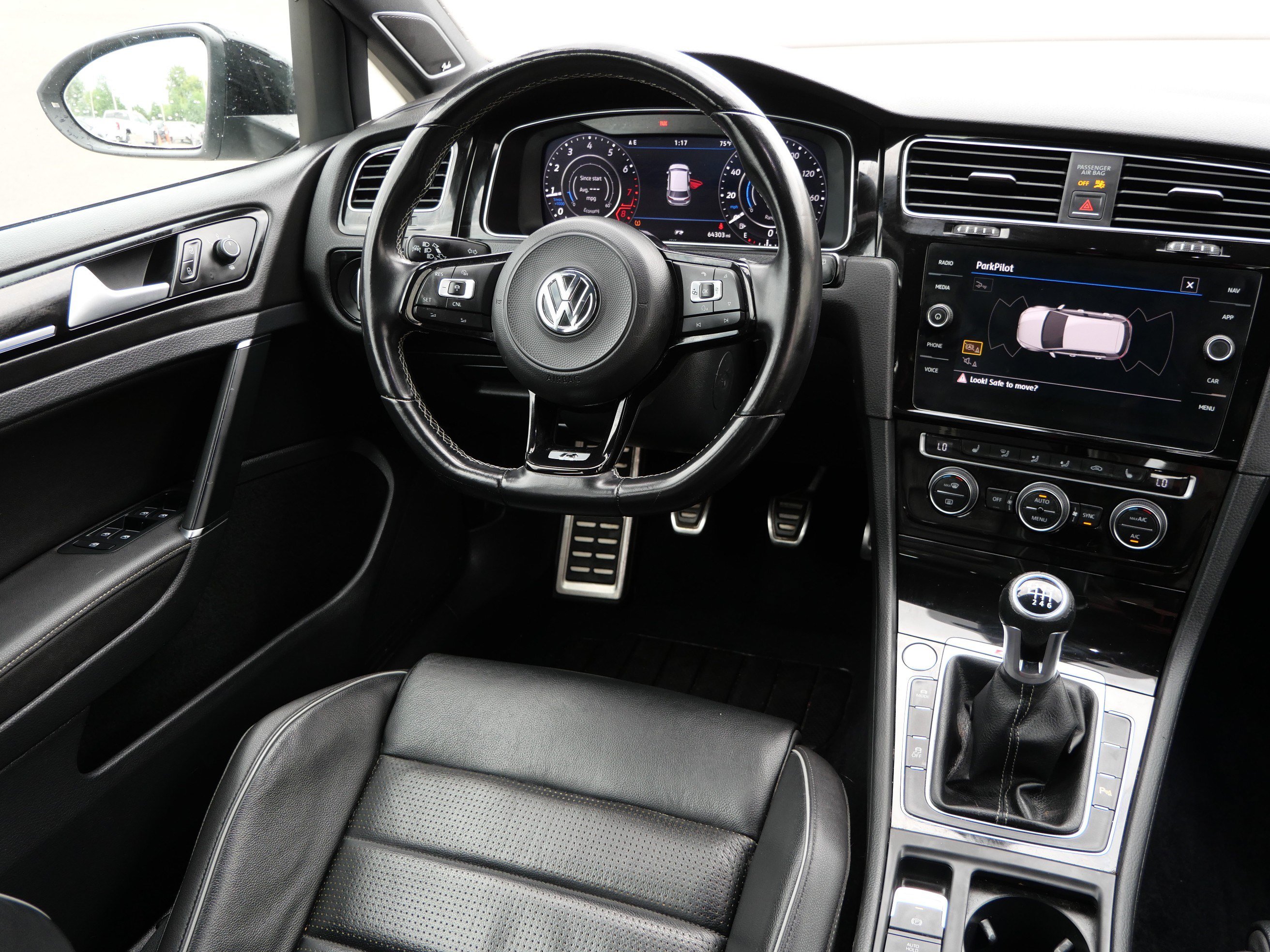 Used 2018 Volkswagen Golf R 4-Door AWD/4WD image 9