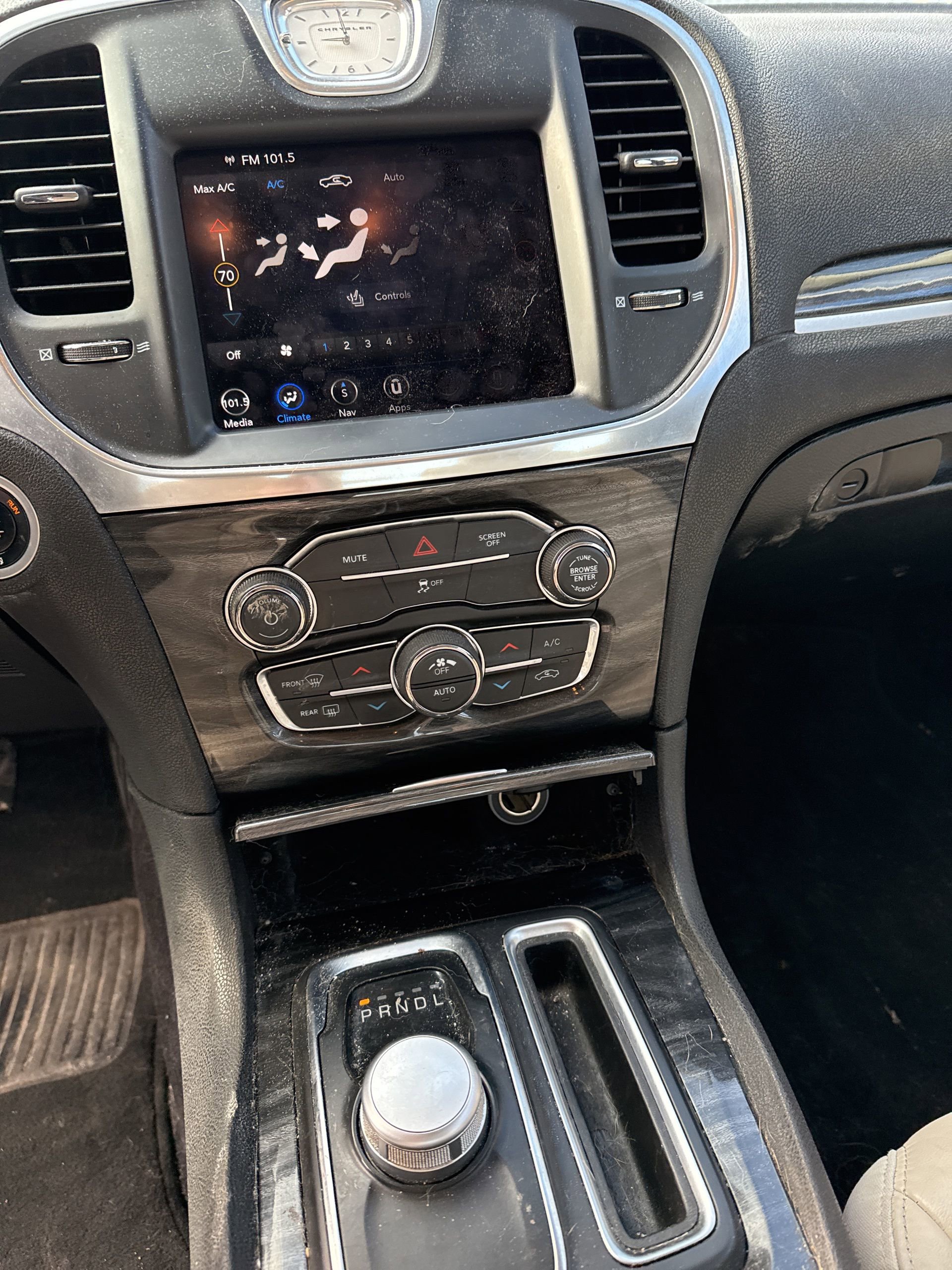 Used 2018 Chrysler 300 Touring L image 12