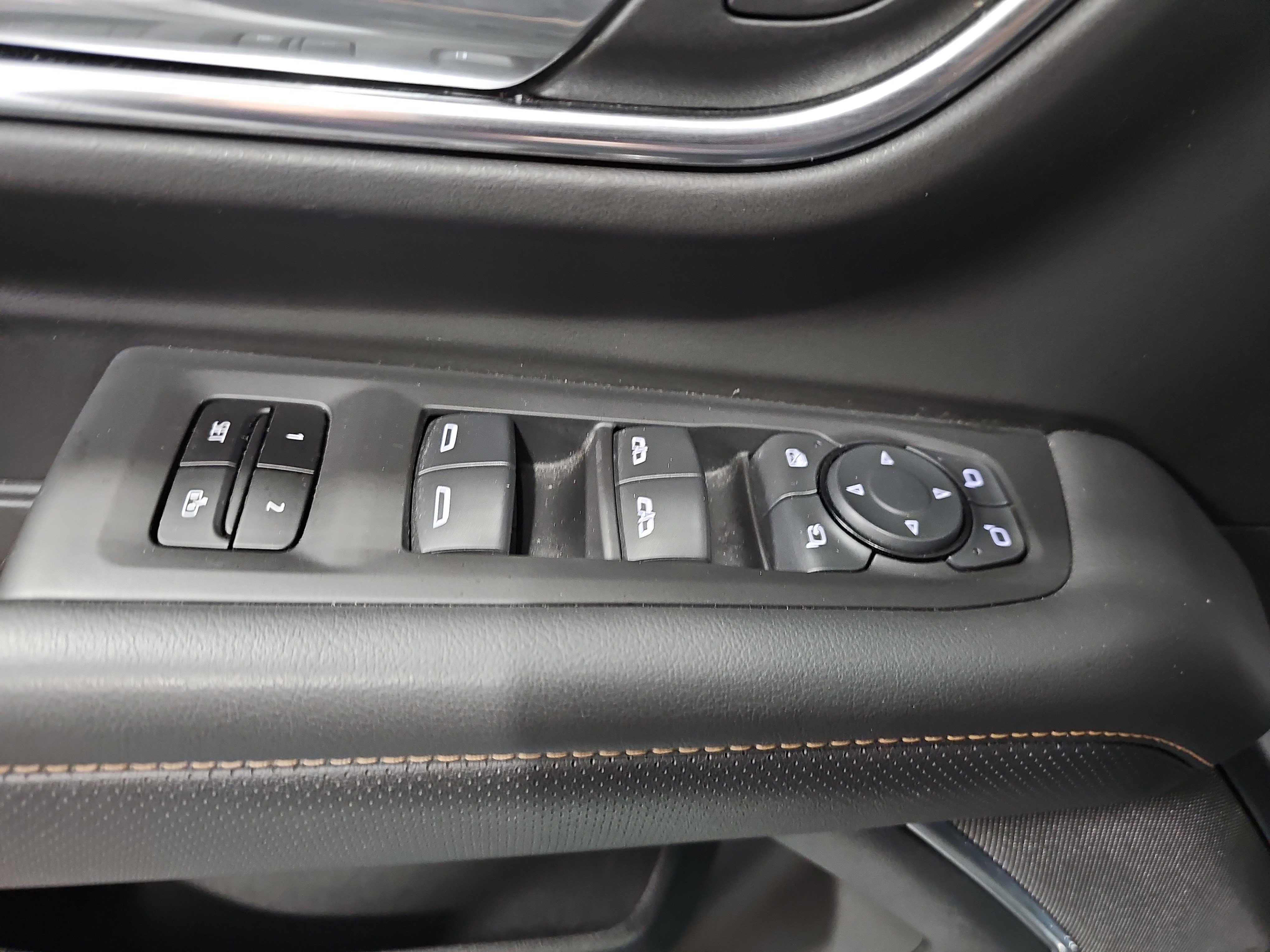 Used 2024 GMC Yukon XL AT4 w/ AT4 Premium Package AWD/4WD image 30