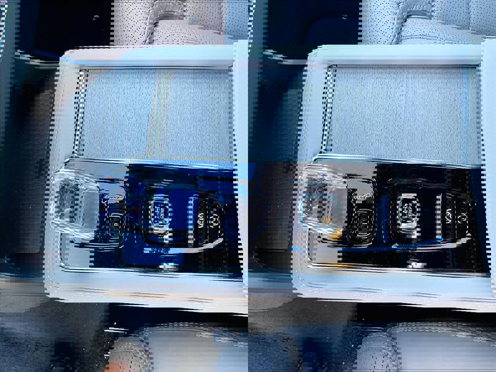 New 2026 Volvo XC90 T8 Ultra w/ Protection Package Premier image 10